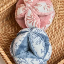 Sale Balle sensorielle lapin Toile de Jouy bleu Balle / Cube D'Activités