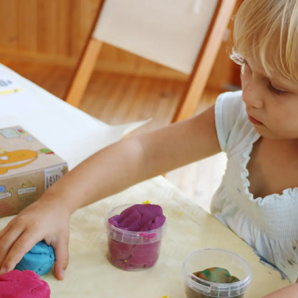 Coffret Yuki pâte à modeler naturelle et vegan (assort. 4 pots) Pâte À Modeler Et Accessoires