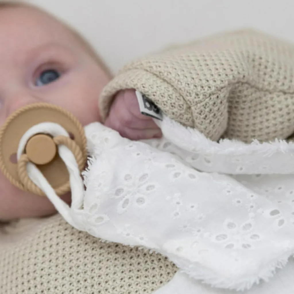 Online Doudou attache sucette fleur Calm blanc Doudou Attache Sucette