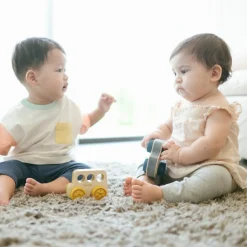 Clearance Mon petit bus en bois d'hévéa jaune Petites Voitures, Véhicules Et Circuits