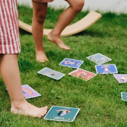 Planche d'équilibre avec ses 10 cartes de Yoga Parcours De Motricité